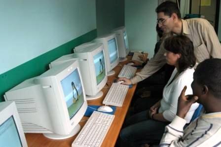 Espace informatique au siège central - Photo: A.C. Molenbeek - E. Francq