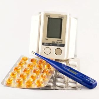 Tensiomètre, thermomètre et médicaments